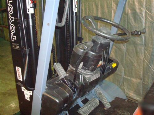 1999 toyota 5,000 lb forklift pneumatic tires 5000# 