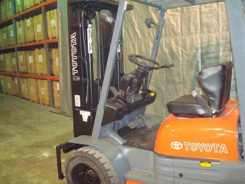 1999 toyota 5,000 lb forklift pneumatic tires 5000# 