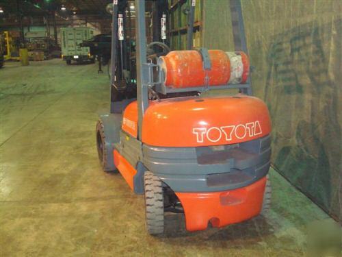 1999 toyota 5,000 lb forklift pneumatic tires 5000# 