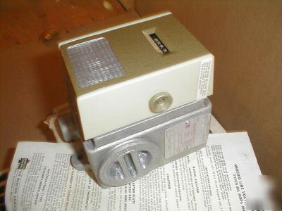 Mercoid/dwyer hazardous location thermostat 860EH3662