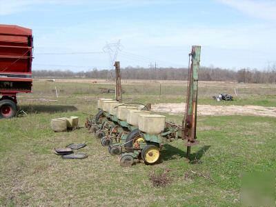 John deere planter 7100 no 8 row 