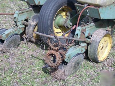 John deere planter 7100 no 8 row 