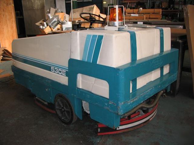 Tennant 530E floor sweeper scrubber machine