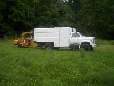 1989 gmc 6500 chip truck & 1987 brush bandit chipper