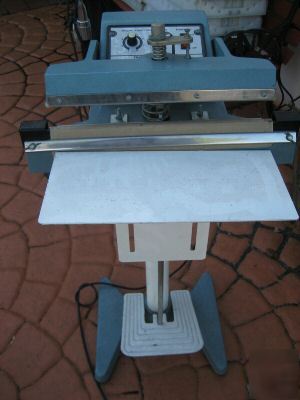 Foot-operated polyethylene & metallic bag sealer