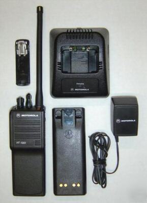 Motorola HT1000 vhf 16 chanls radio portable ham police