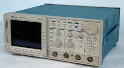 Tektronix TDS754D digital phosphor oscilloscope w/ 1M