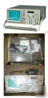 New spectrum analyzer/signal generator AT5011,110/220V