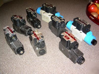 Lot large hydraulic sumitomo valve + more