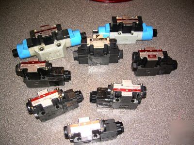 Lot large hydraulic sumitomo valve + more