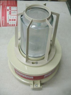 Hazardous location light fixture hps 150 watt 120/220