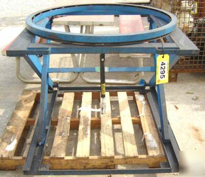 Rotating manual pallet positioner (4295)