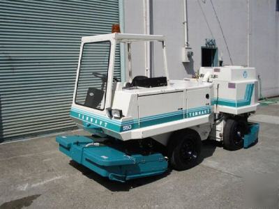 Tennant 550 industrial rider scrubber